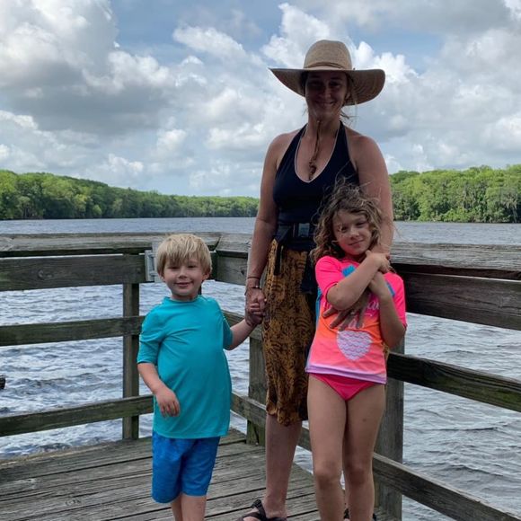 Meet your Posher, Nicole - Picture 1 of 1